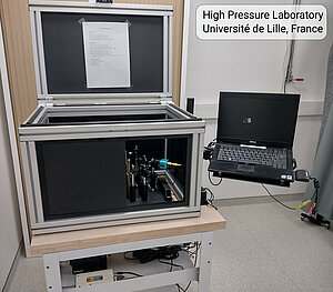 Ruby fluorescence spectrometer